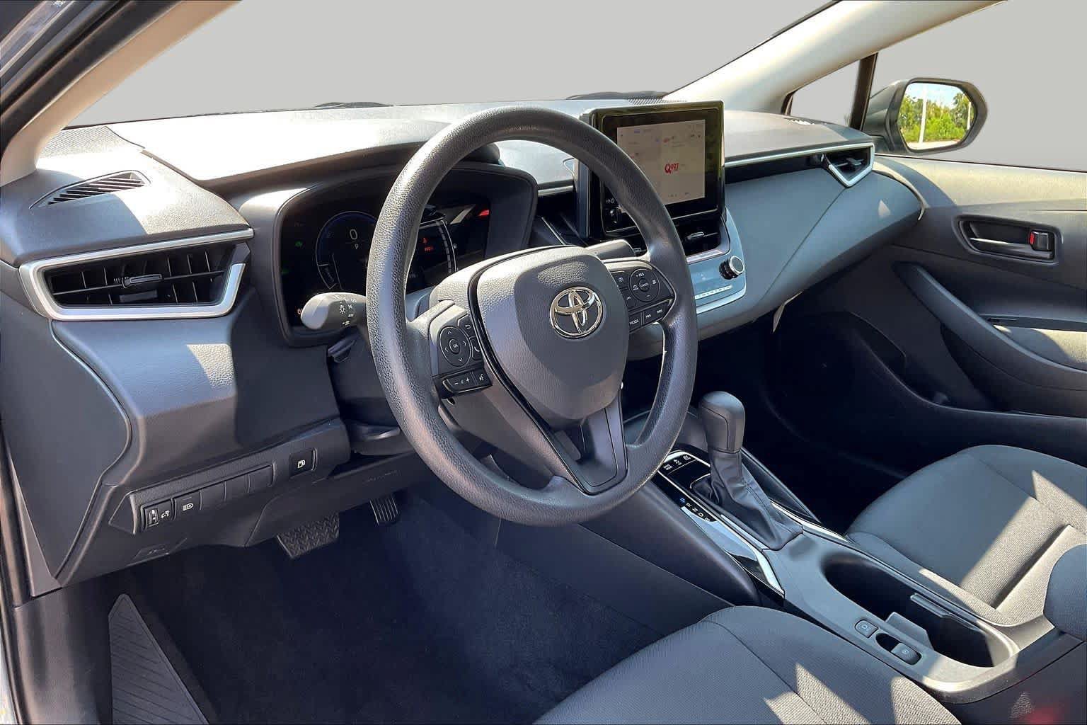 Used 2026 Toyota Corolla LE FWD image 17