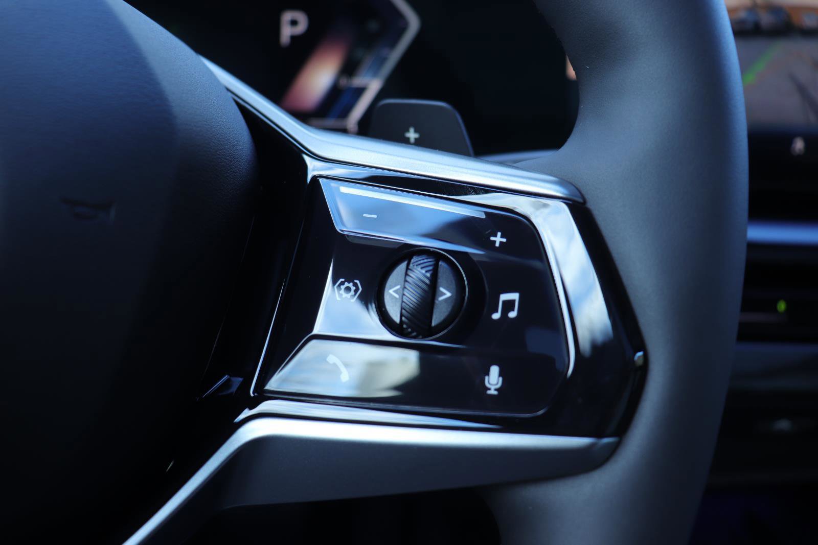 Used 2025 BMW 530i w/ Executive Package image 33