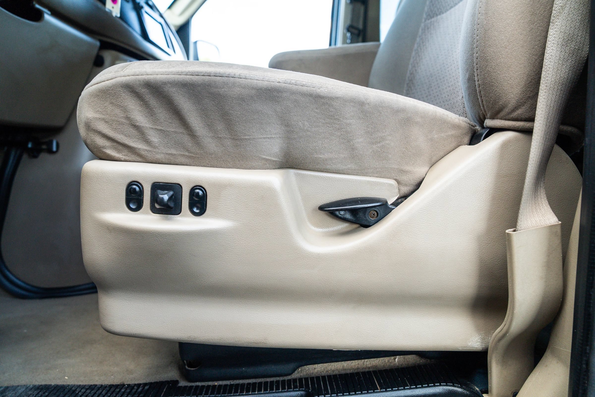 Used 2006 Ford E-350 and Econoline 350 XL RWD image 24