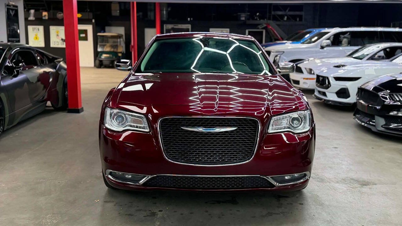 Used 2018 Chrysler 300 Limited RWD image 2