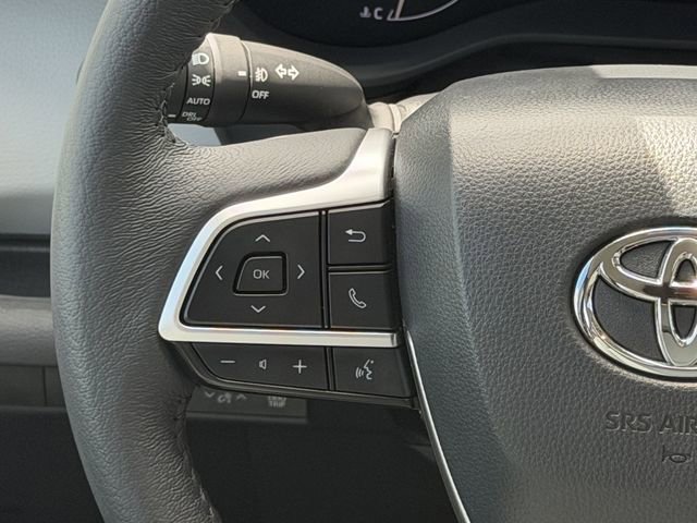 Used 2025 Toyota Sienna XLE w/ XLE Plus Package image 12