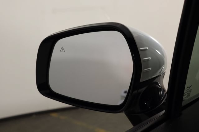 Used 2025 Kia Carnival FWD image 37