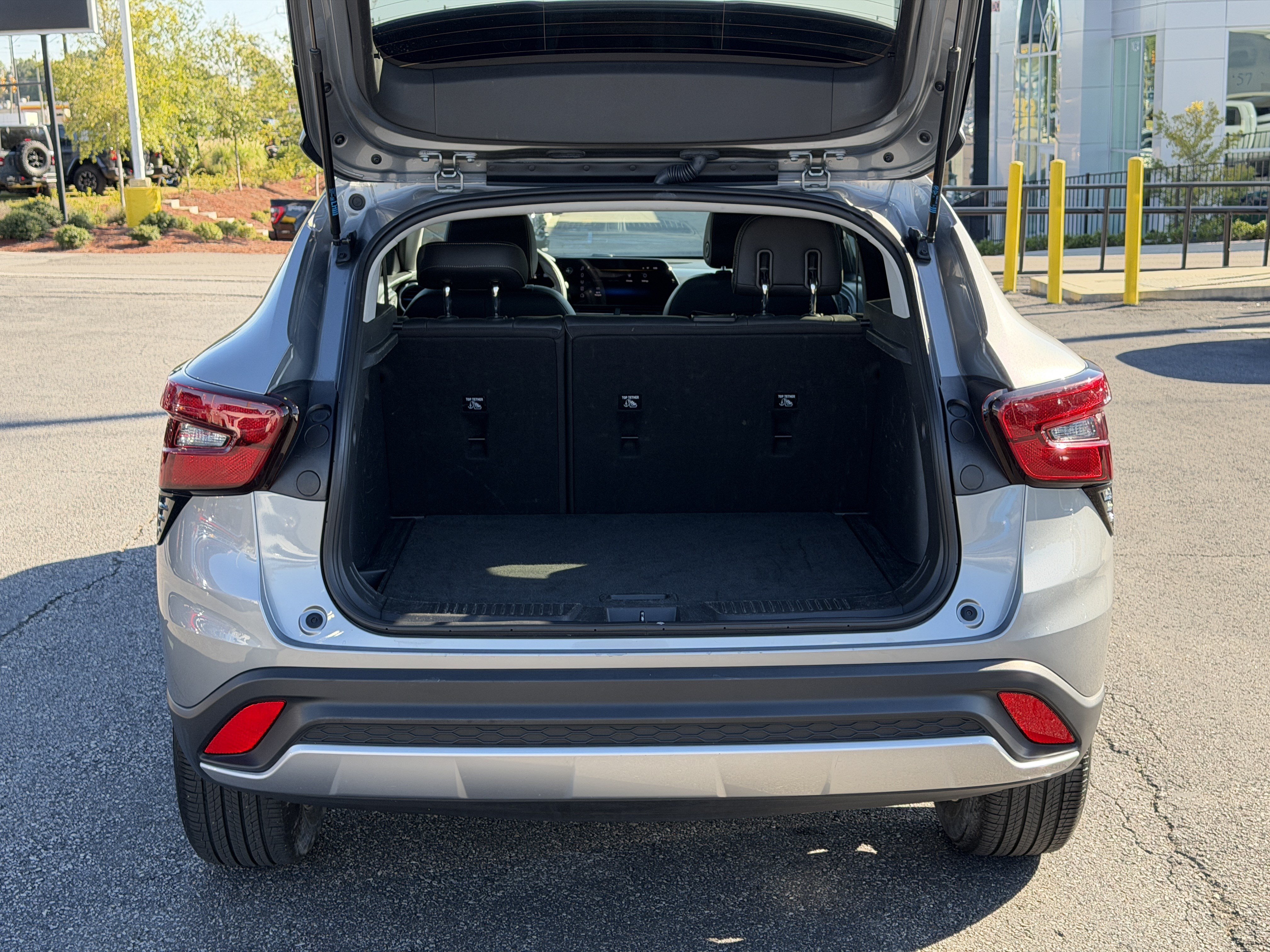 Used 2024 Chevrolet Trax LT FWD image 33