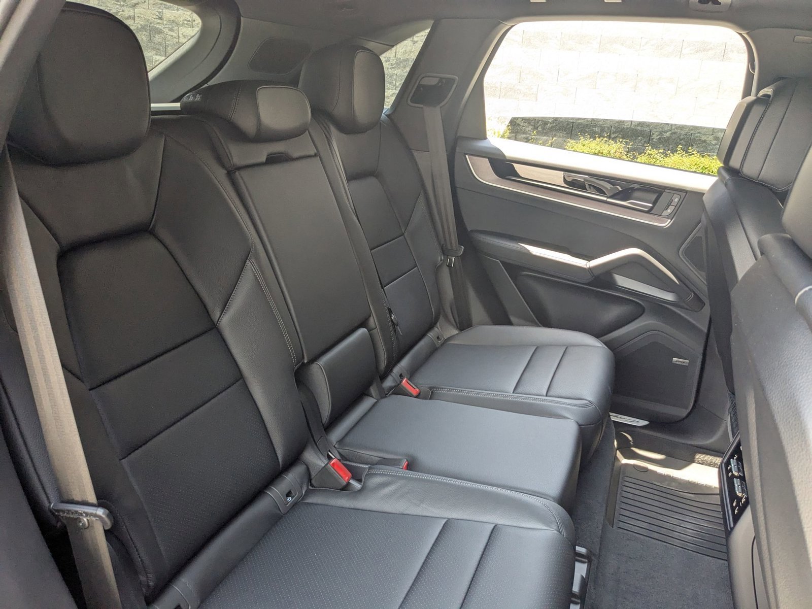 Used 2025 Porsche Cayenne image 24