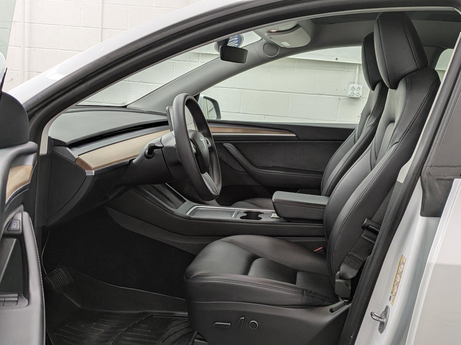 Used 2023 Tesla Model Y Long Range image 3