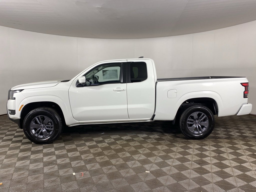 Used 2025 Nissan Frontier SV image 11