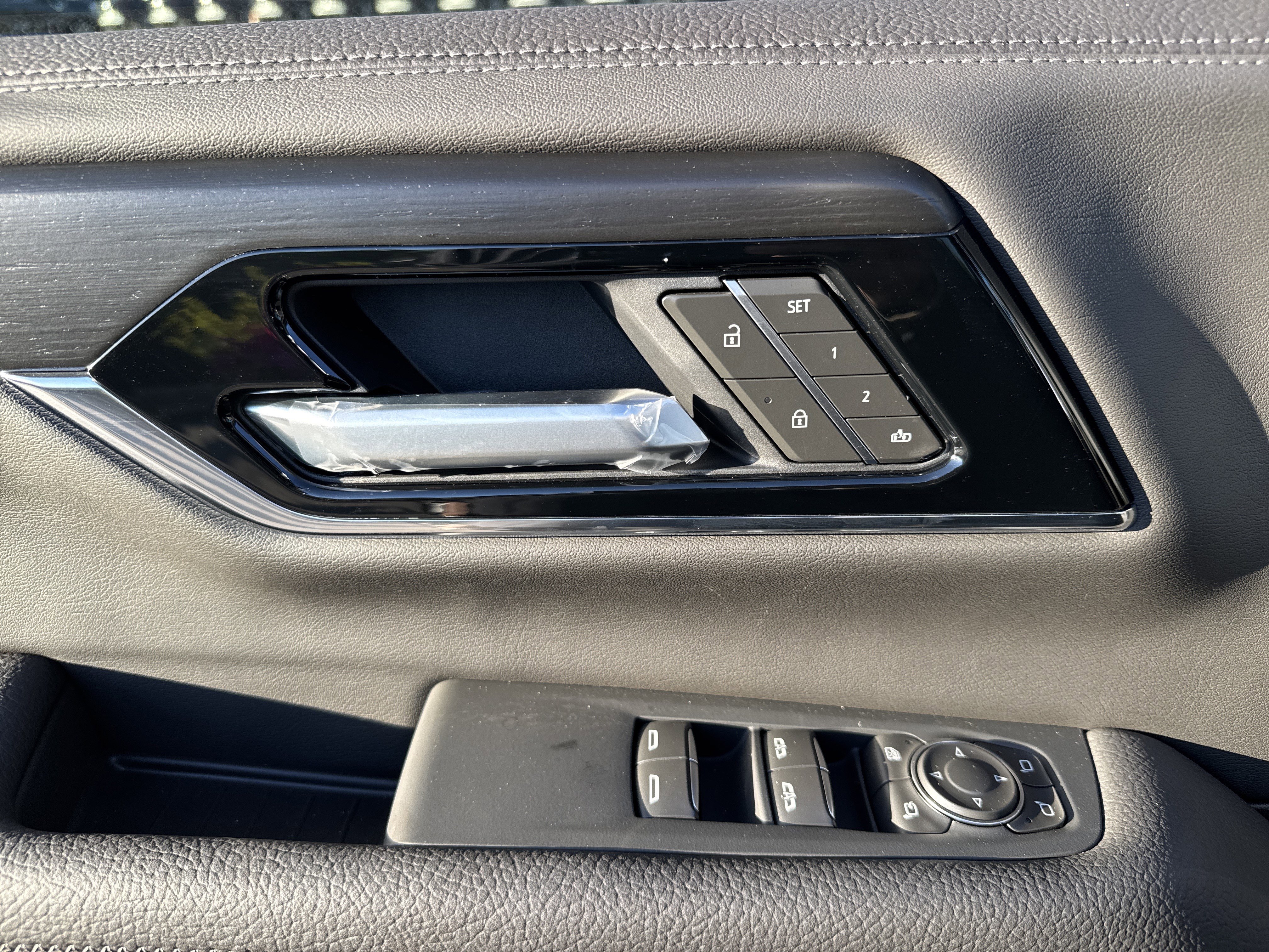 New 2026 GMC Yukon Denali w/ Sun & Power Step Package image 15