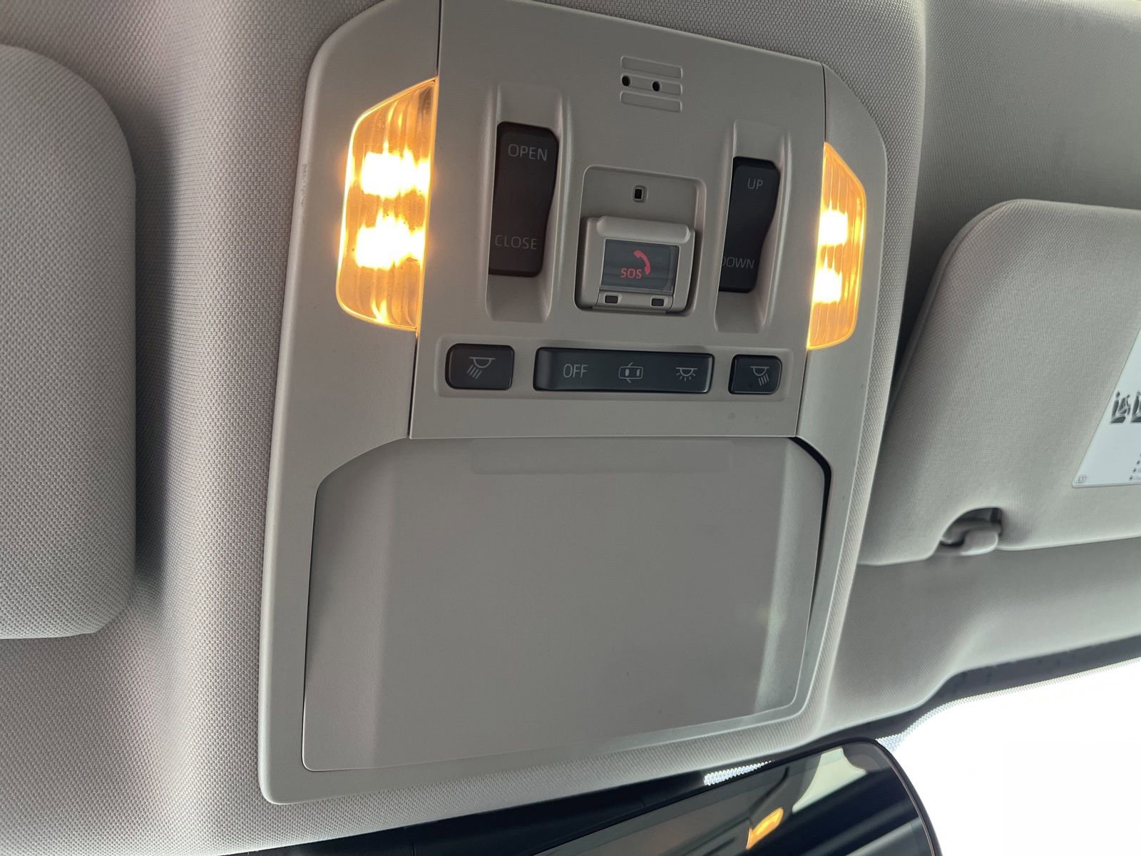 Used 2020 Toyota Highlander XLE AWD/4WD image 38