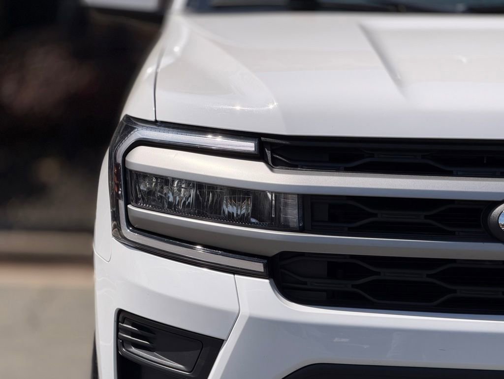 Used 2024 Ford Expedition XLT image 4