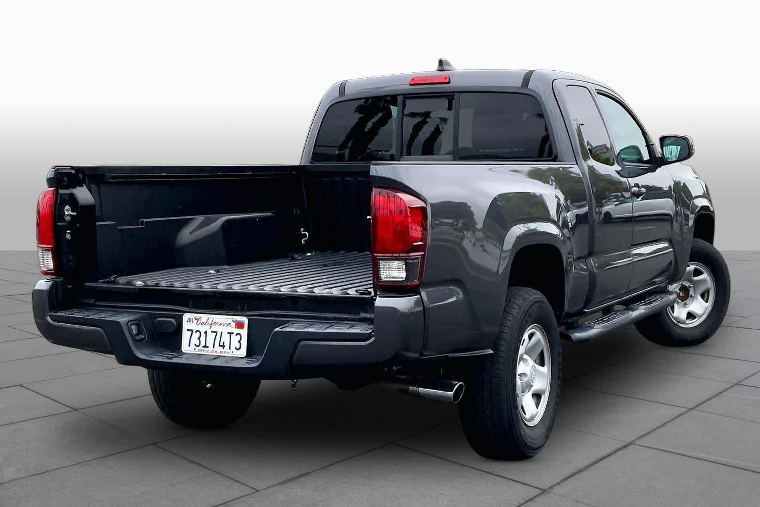 Used 2022 Toyota Tacoma SR w/ SR Convenience Package RWD image 11