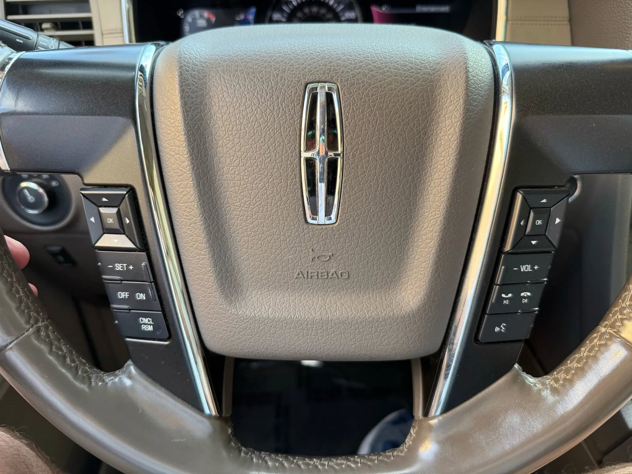 Used 2016 Lincoln Navigator Select image 11