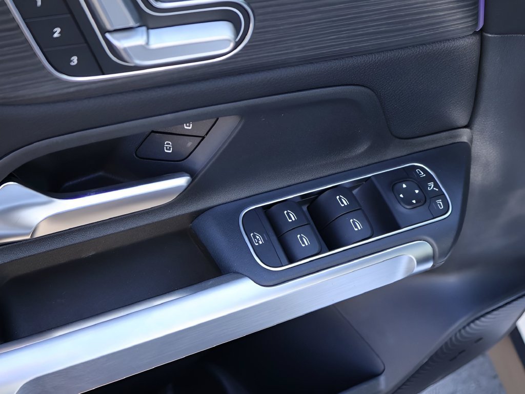 New 2026 Mercedes-Benz GLB 250 4MATIC image 15