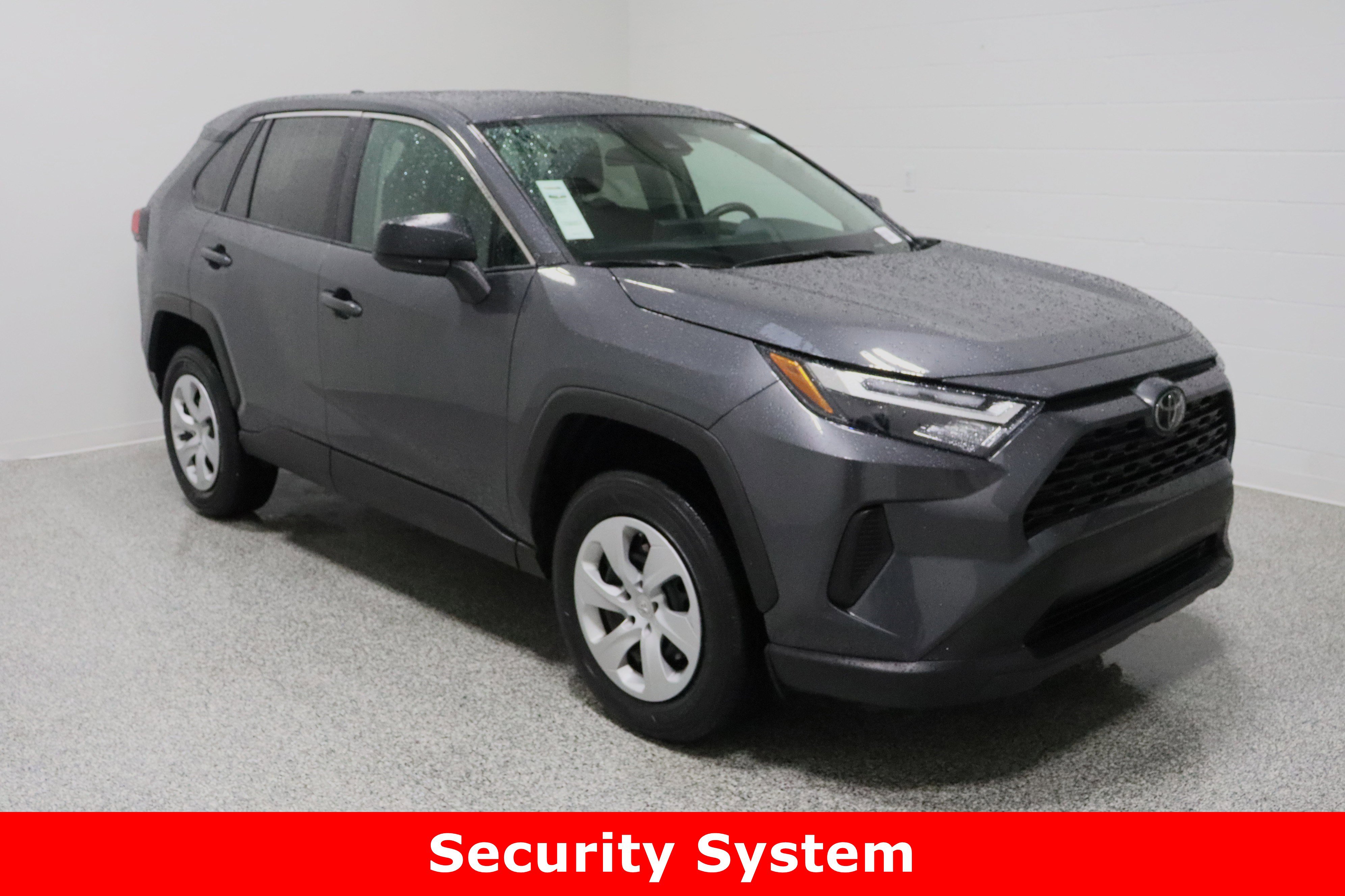 Used 2024 Toyota RAV4 LE image 4
