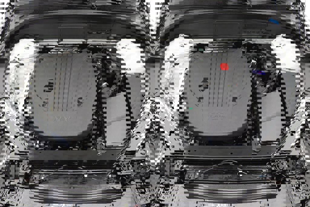 Used 2025 Volvo XC60 B5 Core image 29