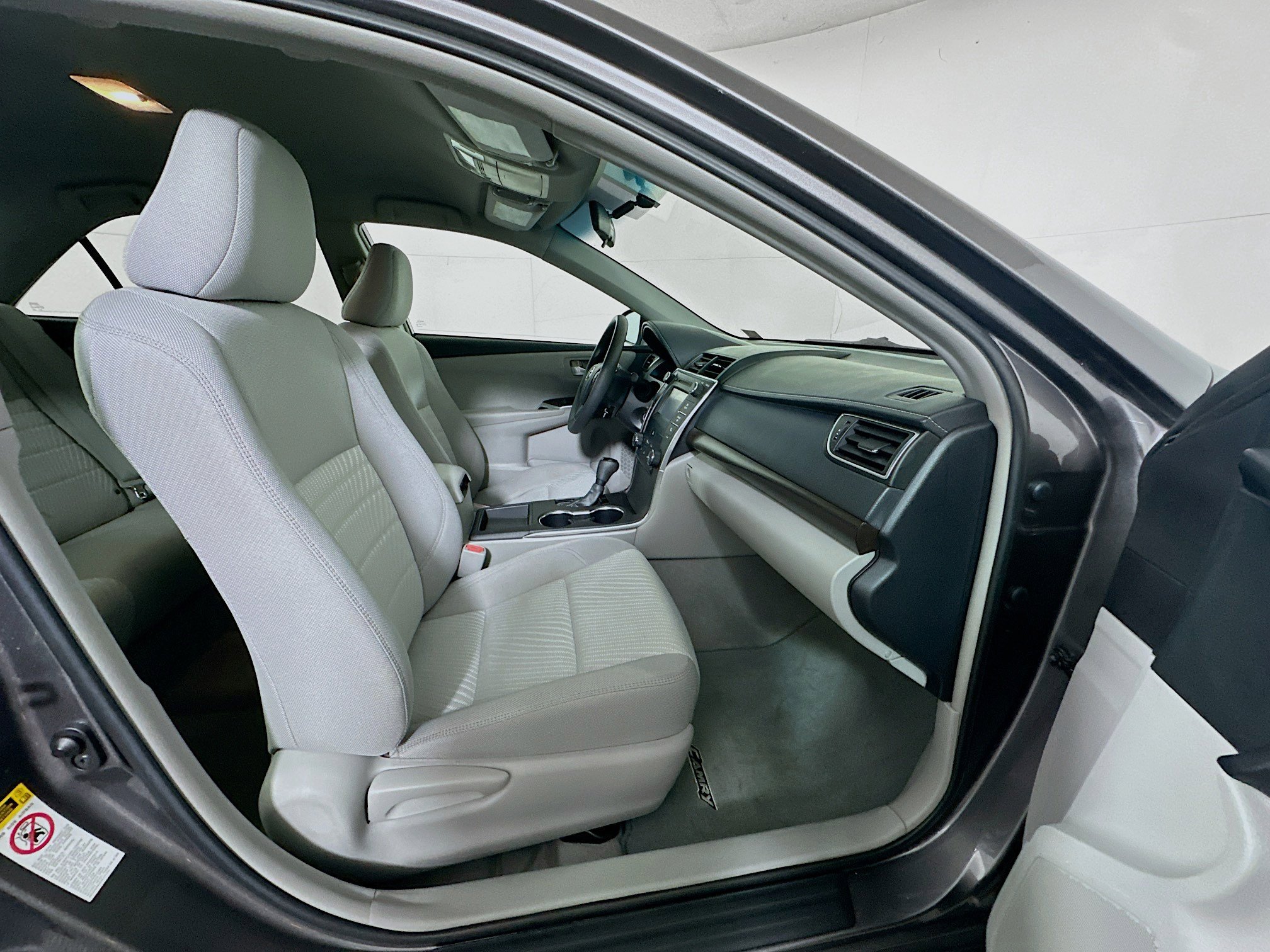 Used 2016 Toyota Camry LE FWD image 28