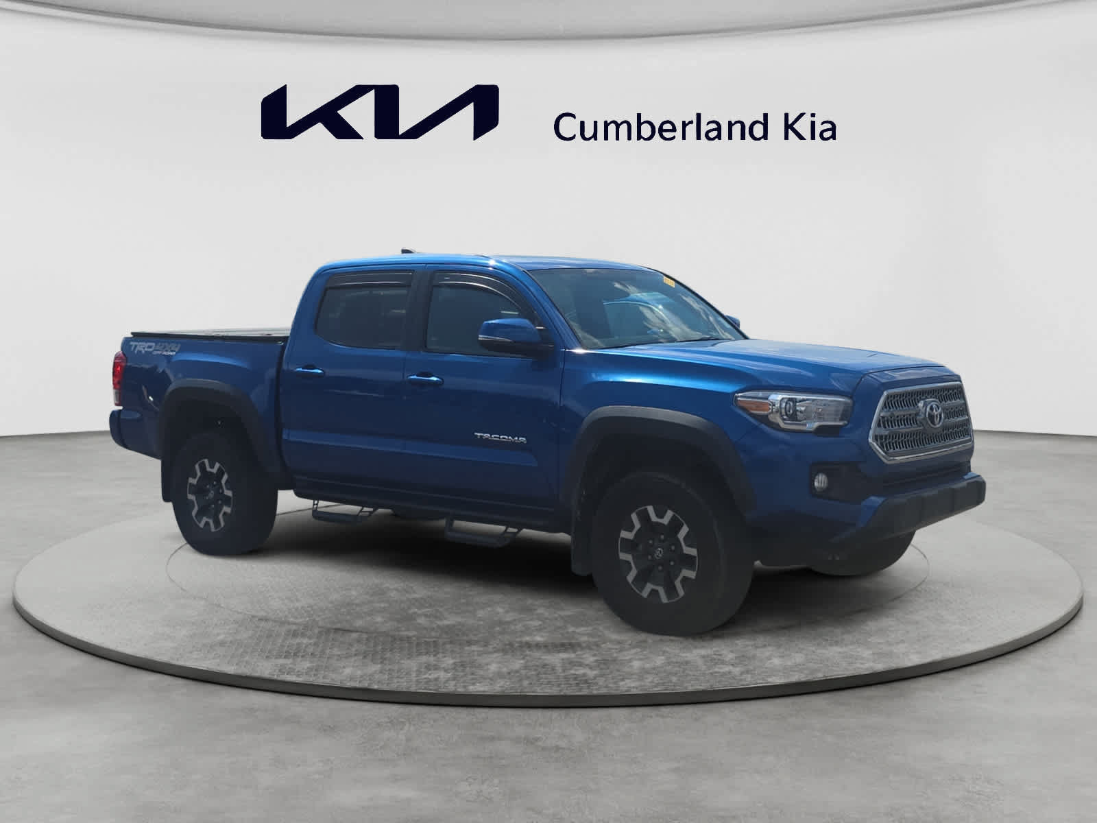 Used 2017 Toyota Tacoma TRD Off-Road AWD/4WD image 7