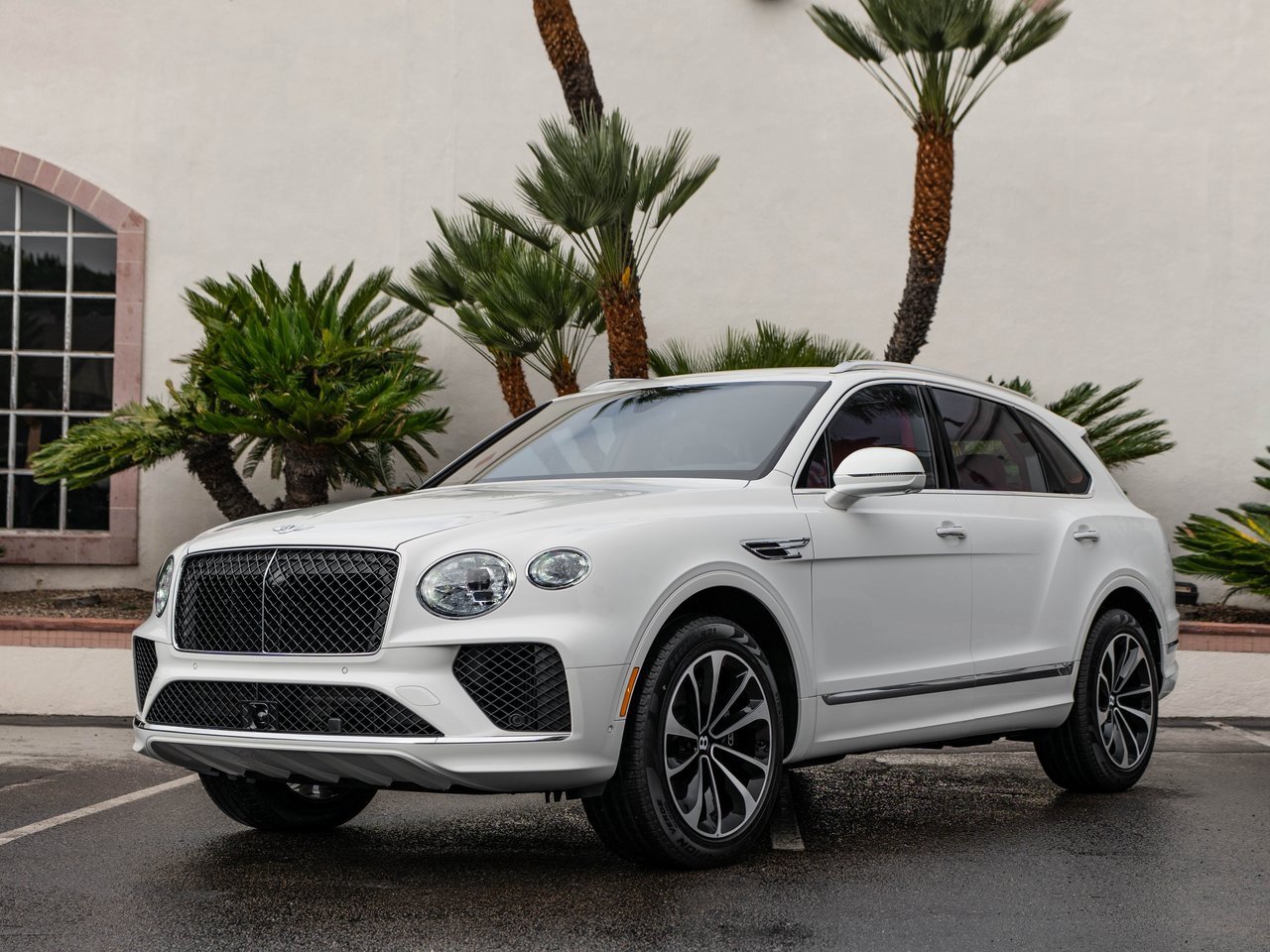 Used 2025 Bentley Bentayga V8 image 39