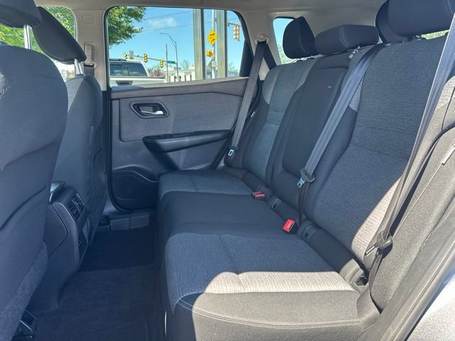 Used 2022 Nissan Rogue SV FWD image 11