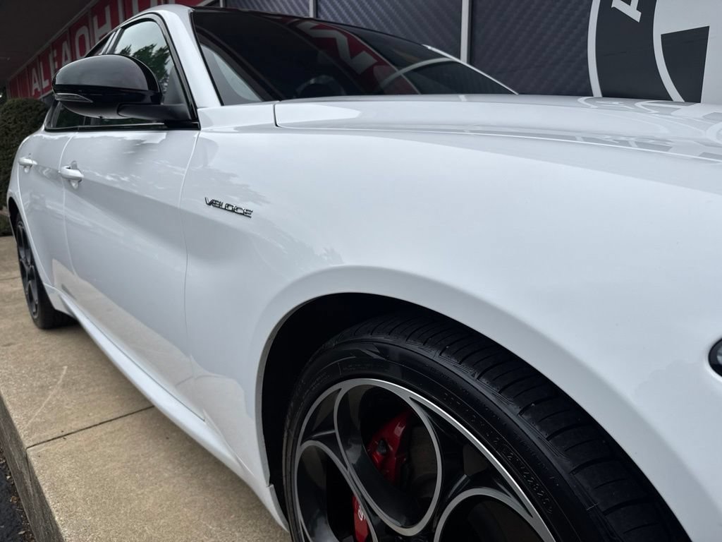 Used 2023 Alfa Romeo Giulia Veloce AWD/4WD image 2