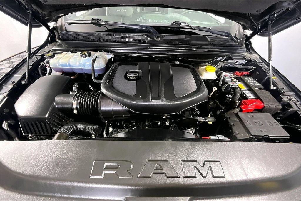 Used 2025 RAM 1500 Laramie AWD/4WD image 9