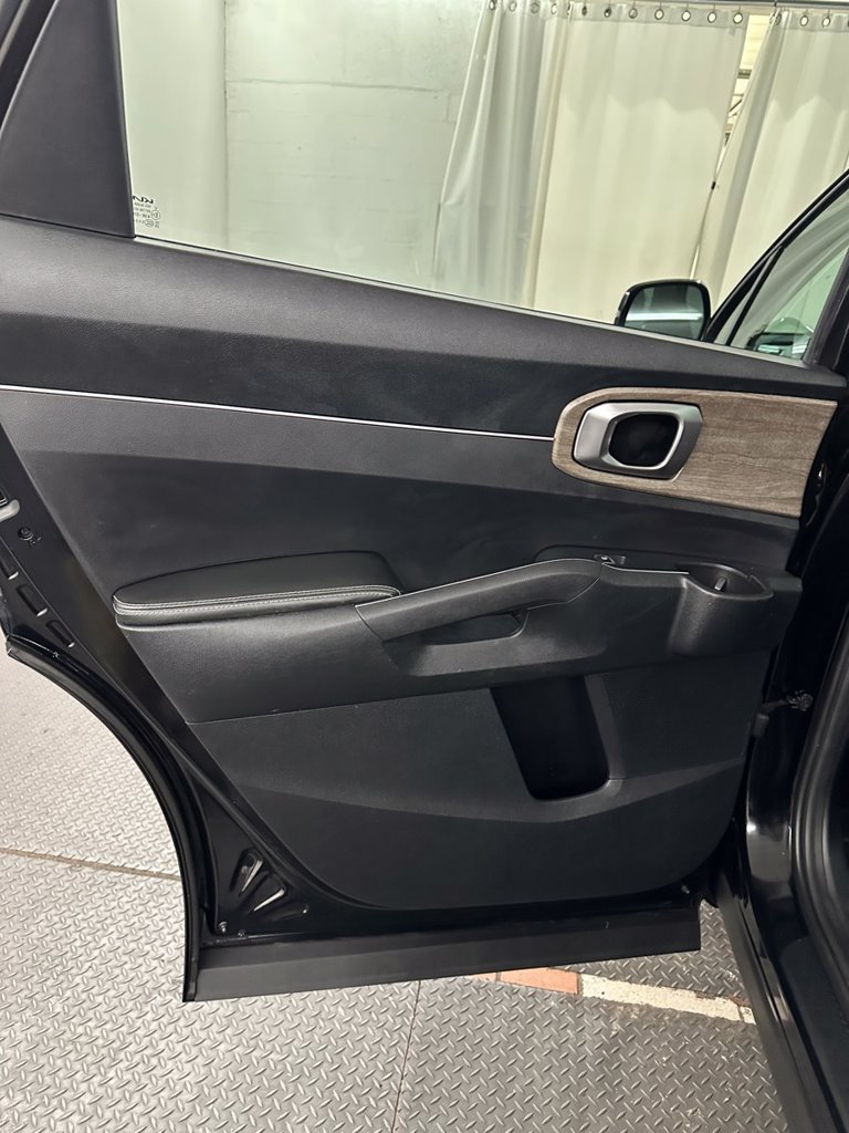 Used 2022 Kia Sorento S w/ Panoramic Sunroof Package AWD/4WD image 25