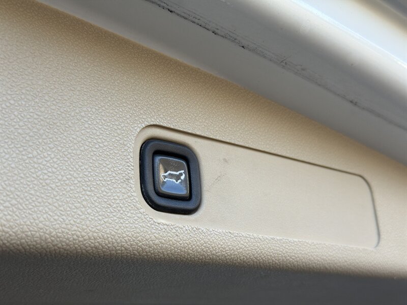 Used 2013 Cadillac Escalade ESV Premium AWD/4WD image 20