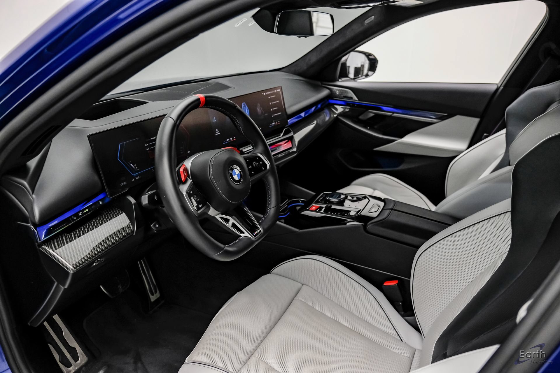 Used 2025 BMW M5 w/ Carbon Package AWD/4WD image 2