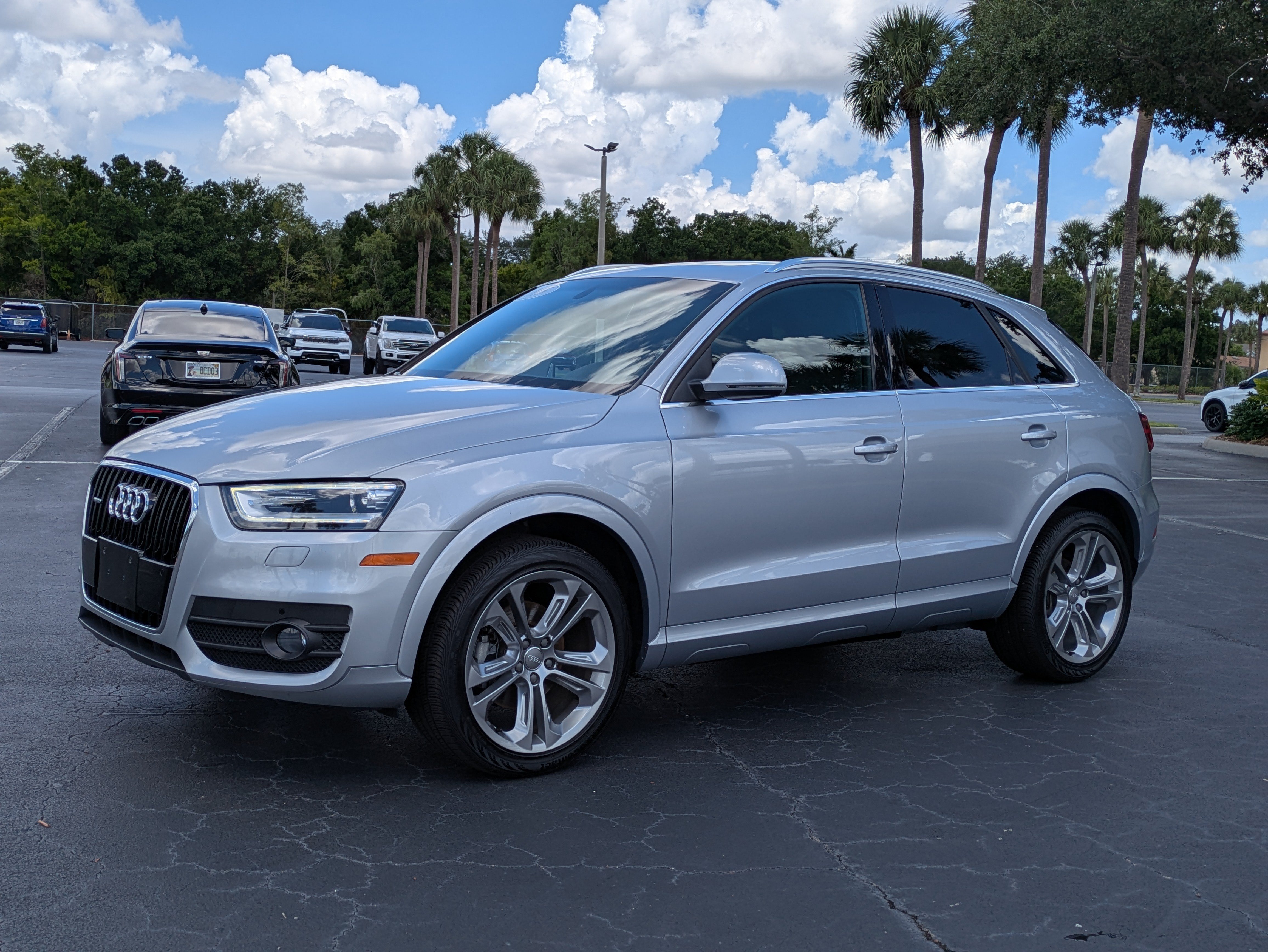 Used 2015 Audi Q3 2.0T Prestige w/ Prestige Package AWD/4WD image 2