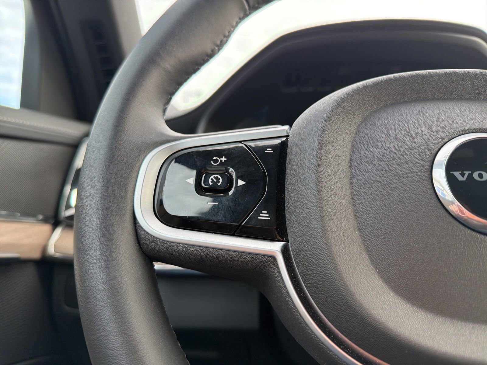 New 2026 Volvo XC90 B6 Core w/ Protection Package Premier image 62