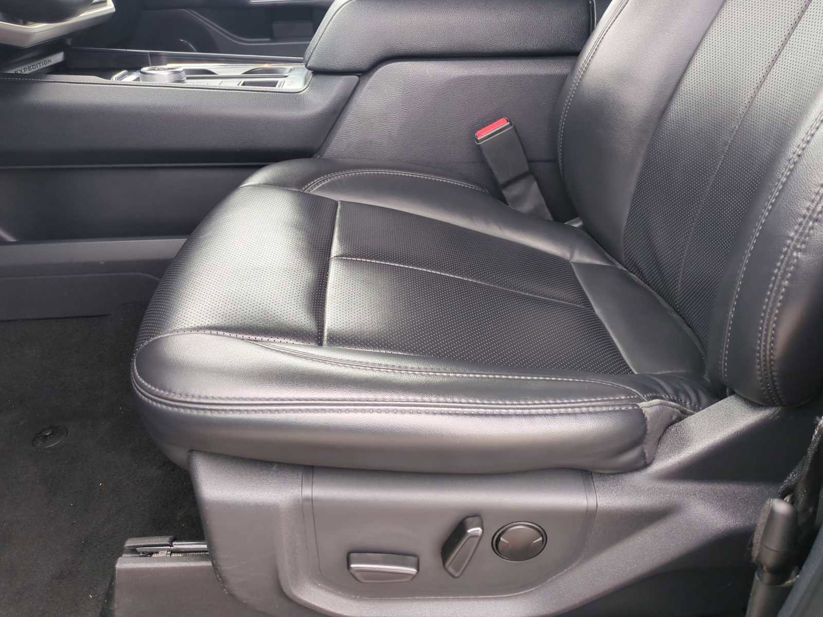Used 2024 Ford Expedition XLT image 19