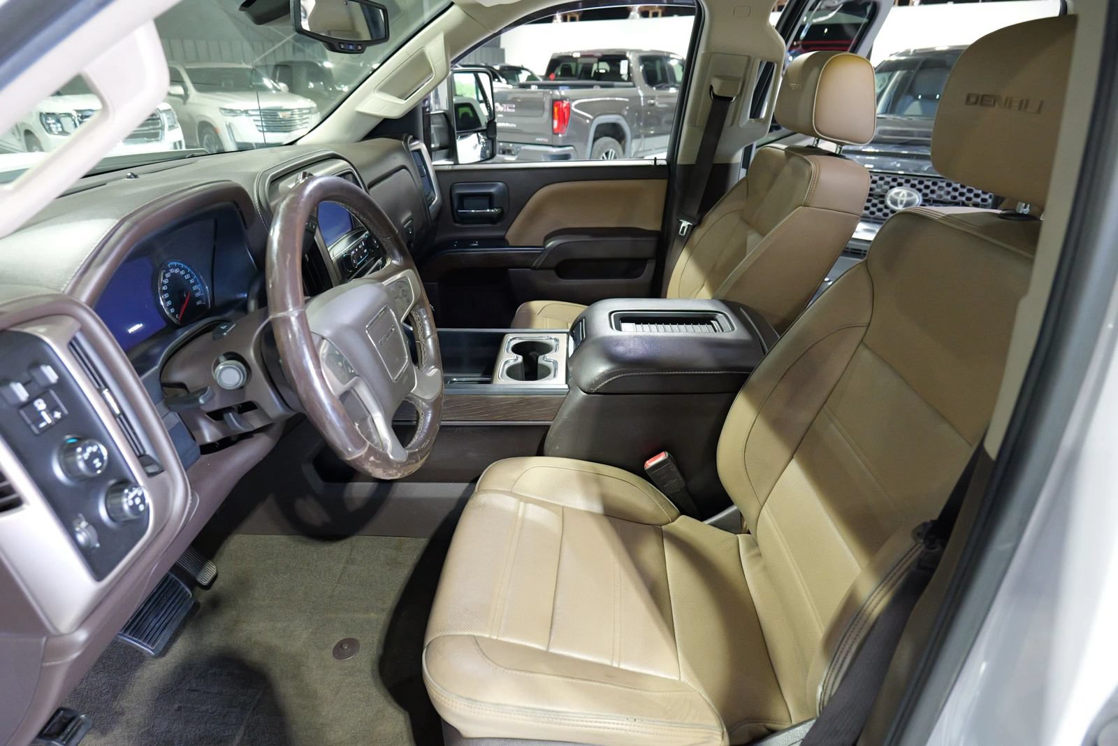 Used 2018 GMC Sierra 2500 Denali w/ Duramax Plus Package AWD/4WD image 15