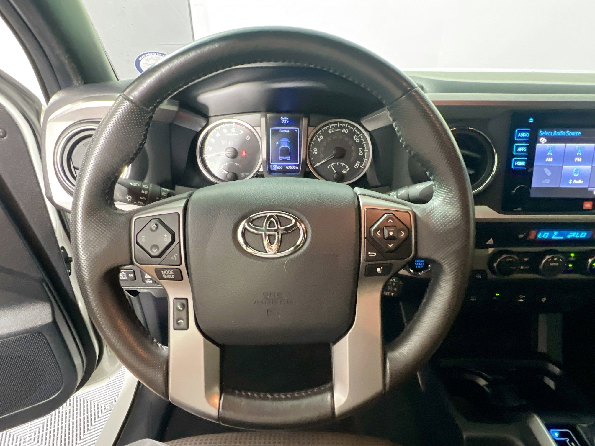 Used 2017 Toyota Tacoma Limited image 17