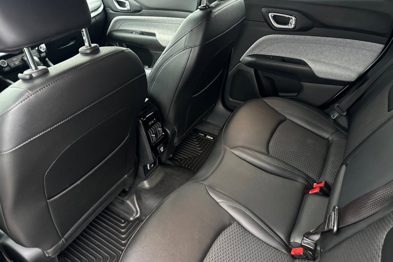 Used 2024 Jeep Compass Latitude image 13