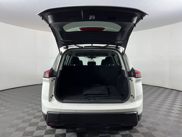 Used 2024 Nissan Rogue S image 45