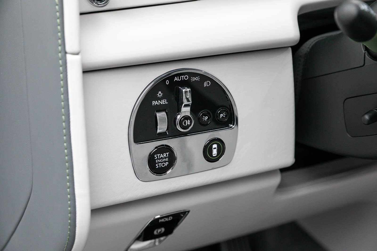 Used 2024 Rolls-Royce Phantom Extended Wheelbase w/ Leather Finishing Pack image 14