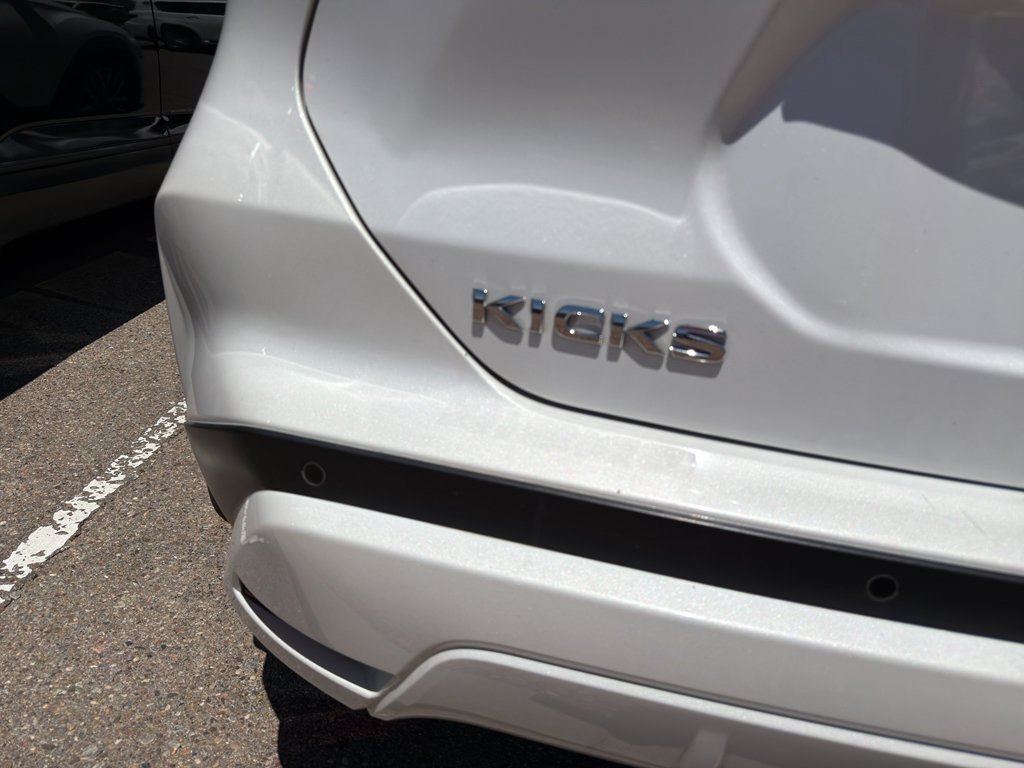 Used 2023 Nissan Kicks SR FWD image 5