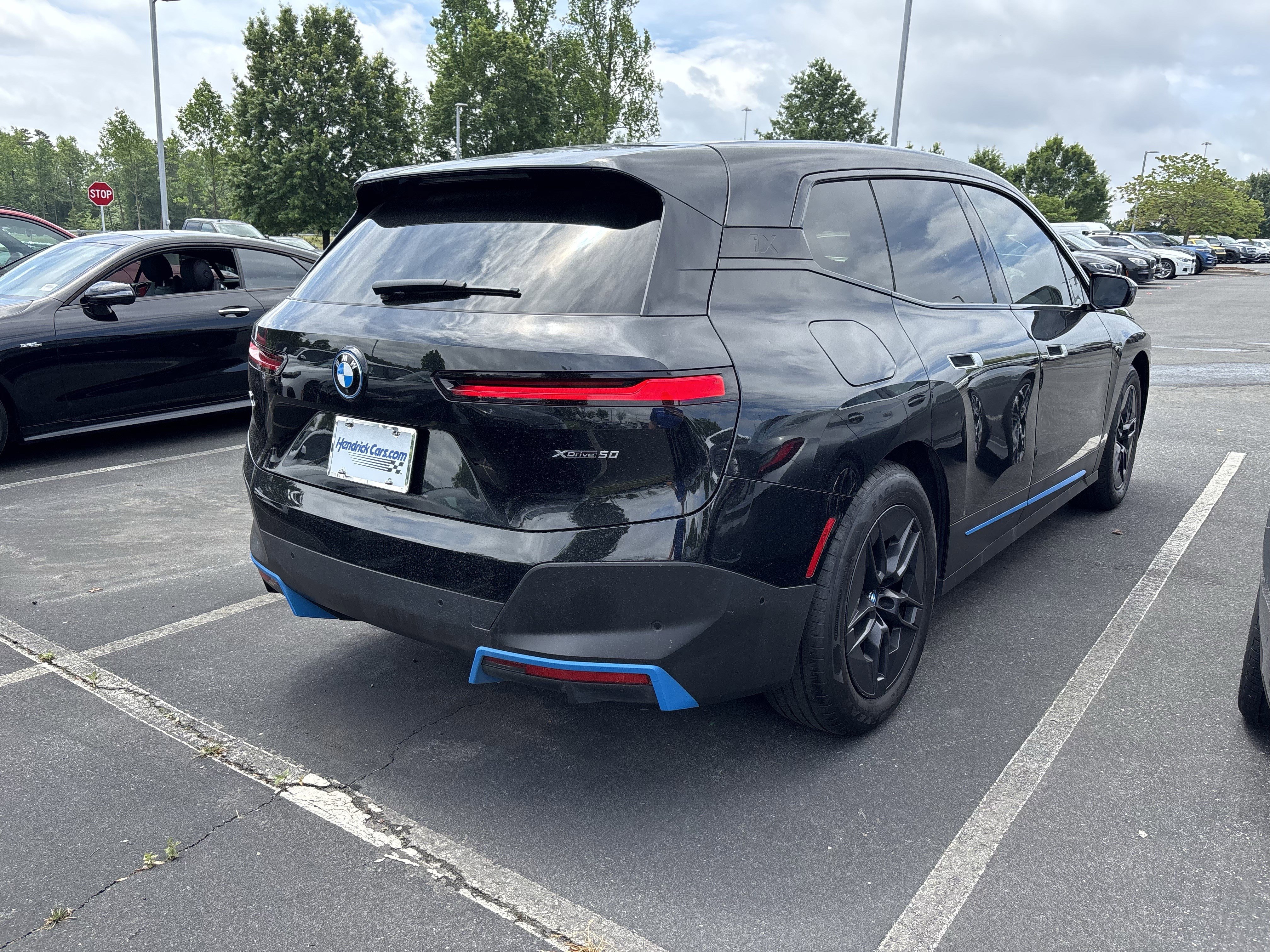 Used 2023 BMW iX xDrive50 w/ Premium Package AWD/4WD image 25