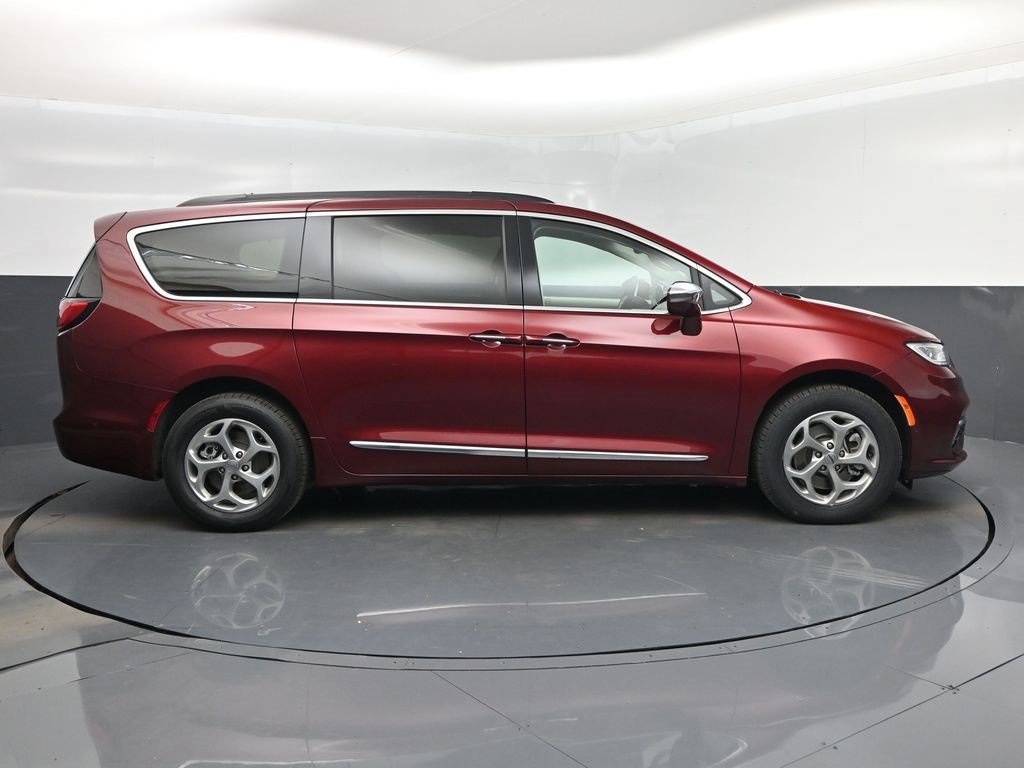Used 2022 Chrysler Pacifica Limited image 42