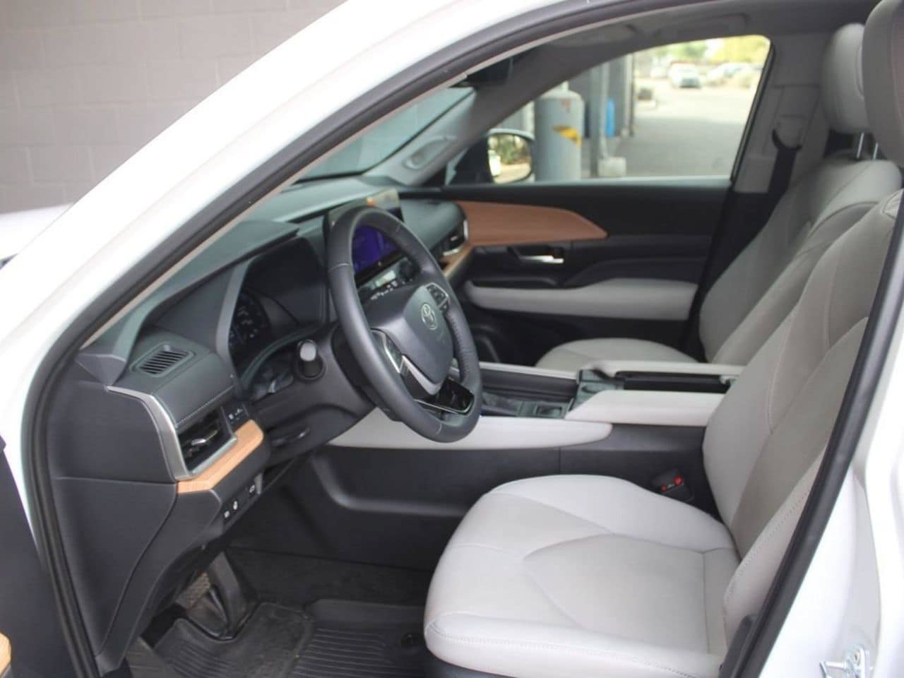 Used 2025 Toyota Grand Highlander FWD image 13