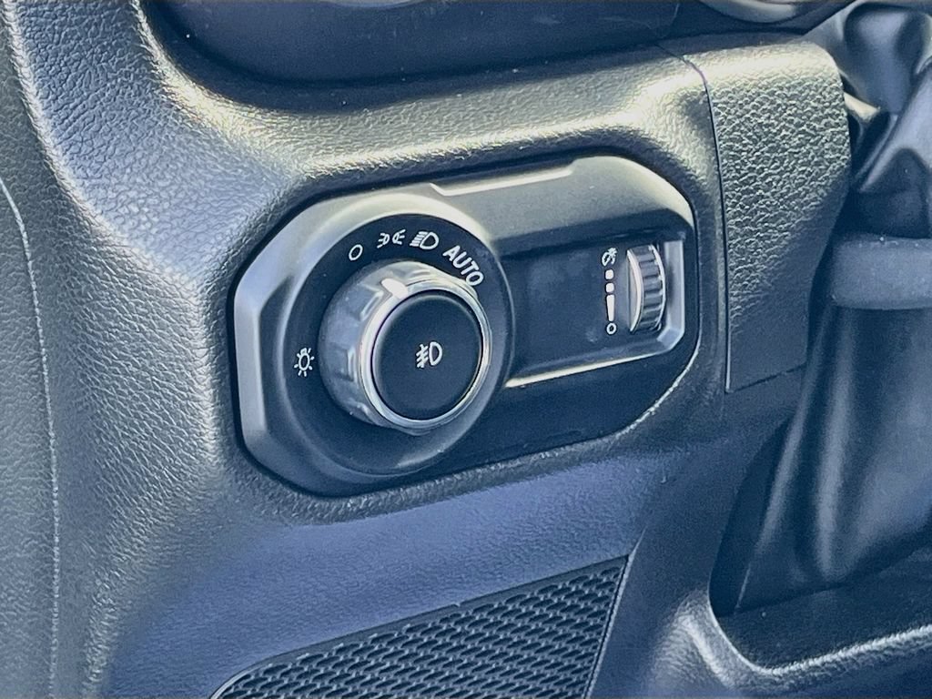 Used 2023 Jeep Wrangler Unlimited Sahara AWD/4WD image 10