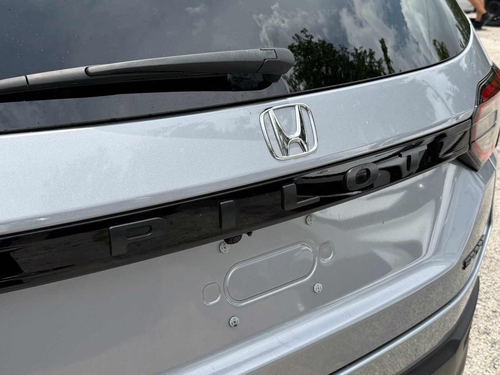 Used 2025 Honda Pilot Sport image 16