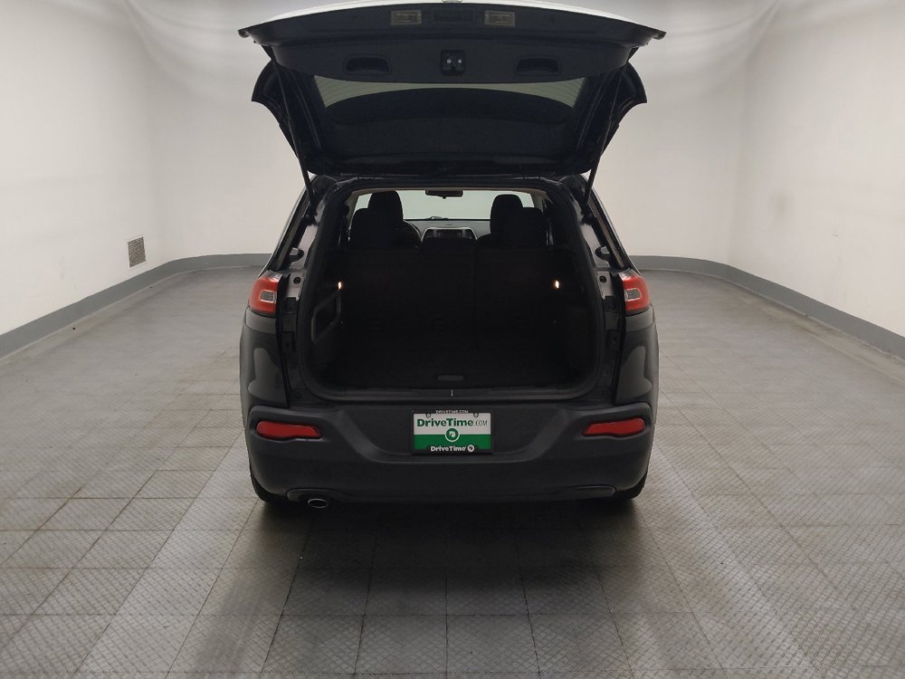 Used 2015 Jeep Cherokee Latitude FWD image 29