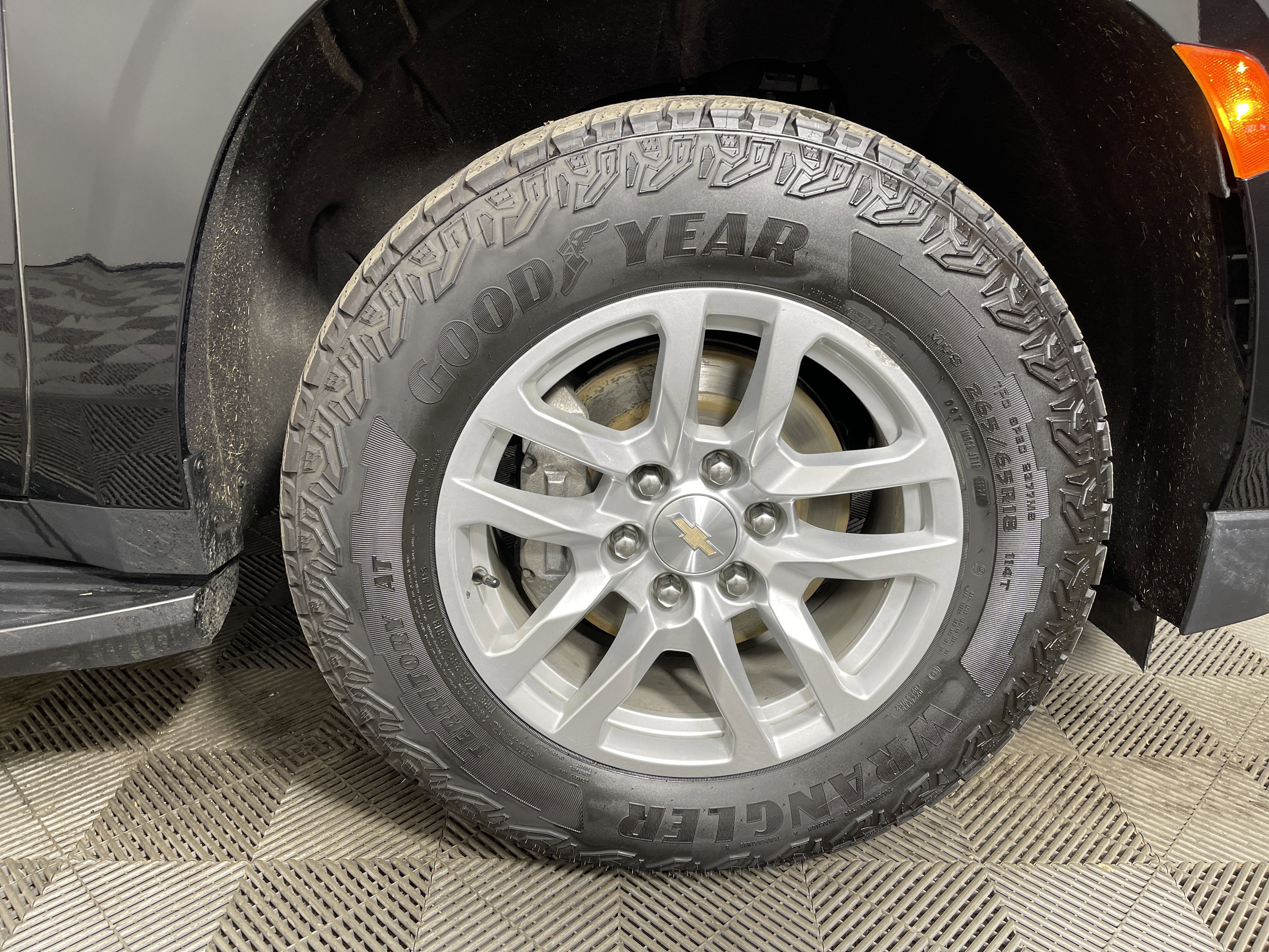 Used 2023 Chevrolet Suburban LT image 7