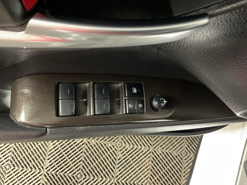 Used 2023 Toyota Camry SE FWD image 19