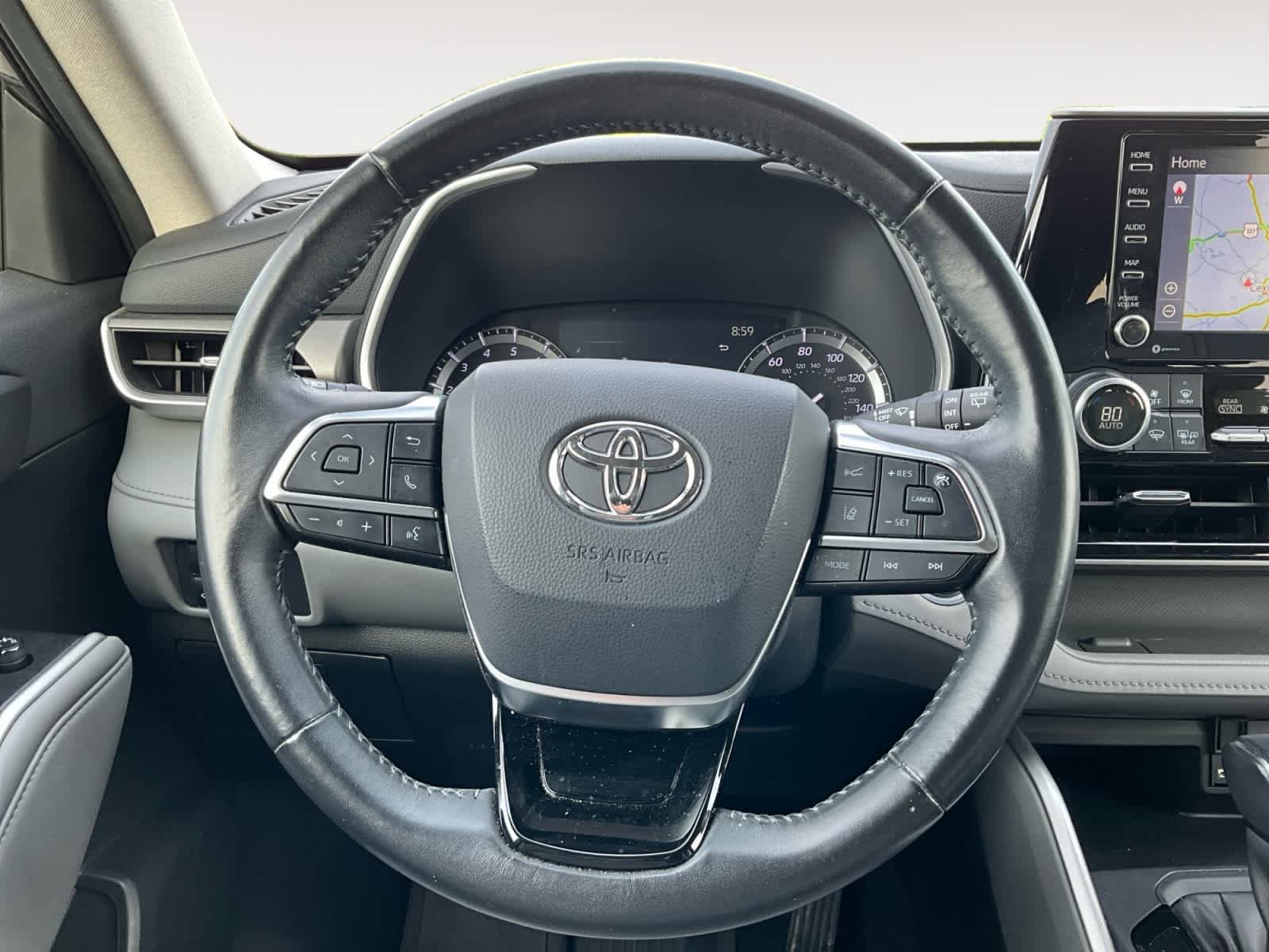Used 2021 Toyota Highlander XLE AWD/4WD image 14