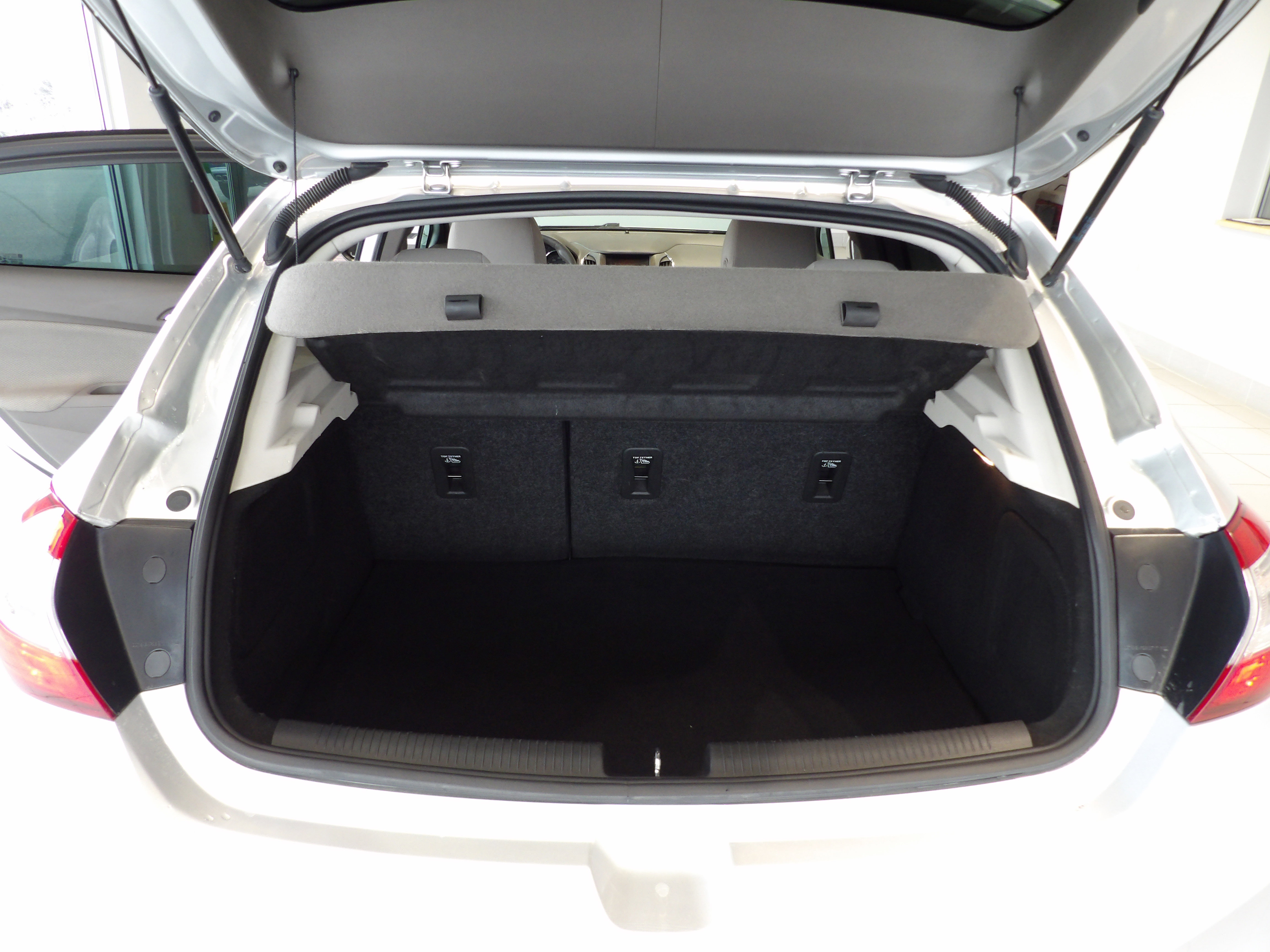 Used 2018 Chevrolet Cruze LT image 18