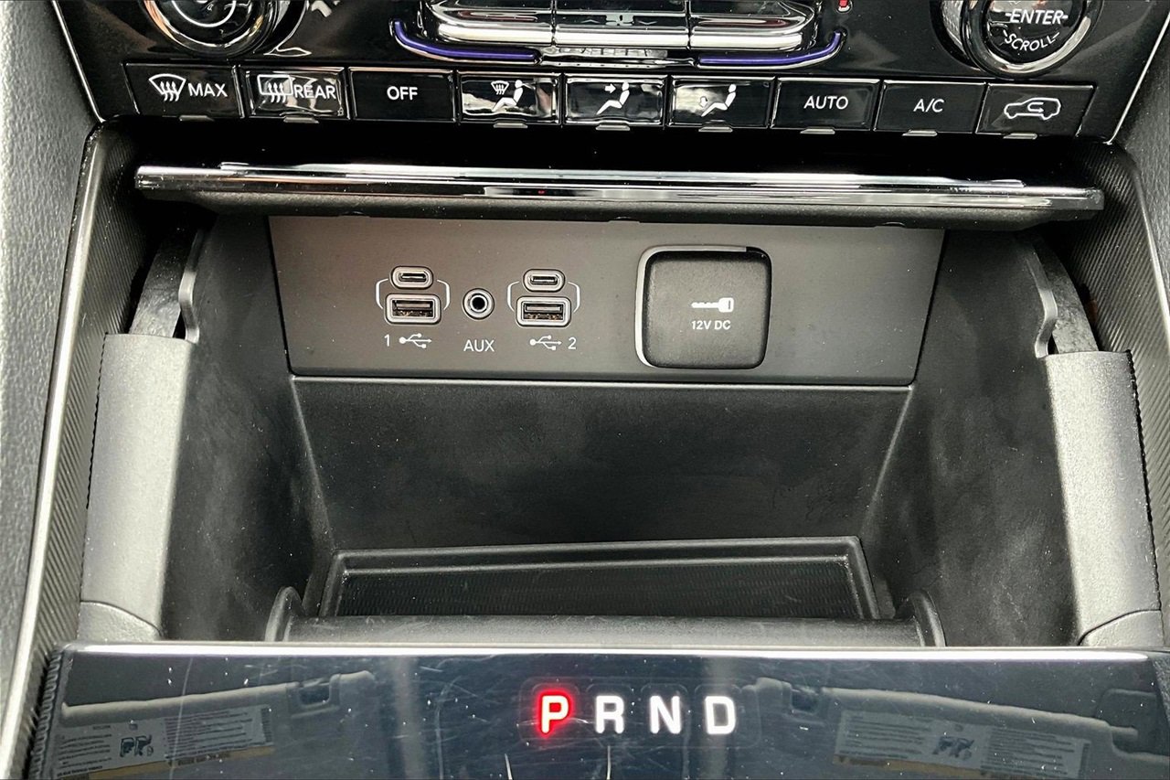 Certified 2024 Jeep Grand Cherokee Laredo X image 16