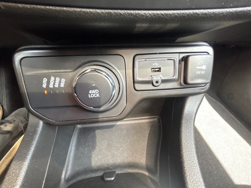 Used 2021 Jeep Renegade Latitude w/ Sun & Sound Group image 26