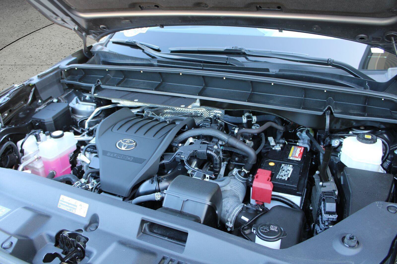 Used 2023 Toyota Highlander LE AWD/4WD image 50