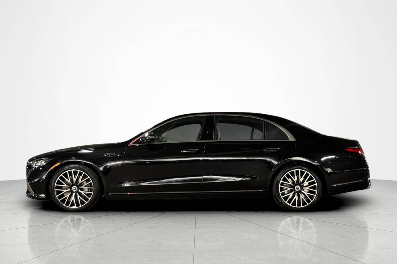 New 2027 Mercedes-Benz S 580 4MATIC Sedan image 2